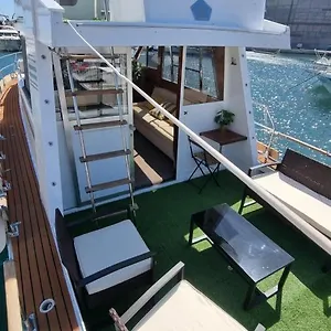  Hotel en barco Charming Boat House In Barcelona With Big Terrace And Solarium España