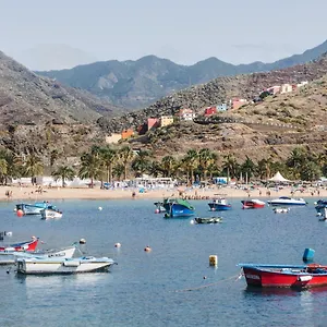 https://casa-julia-1-atico-vista-playa-las-teresitas.in-canary-islands.com